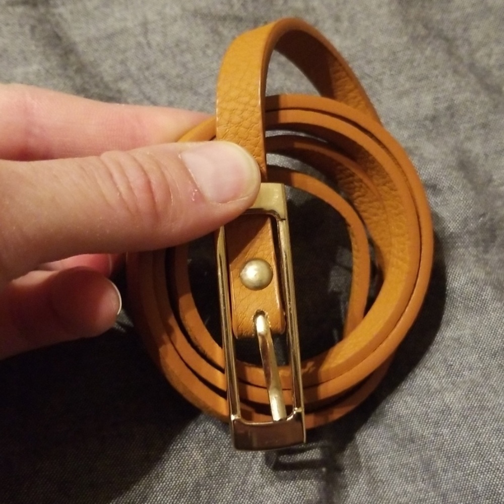 Thin accent belt